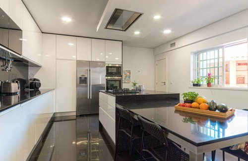 Charneca de Caparica e Sobreda Villa | 200 m² Villa ∙ 5 bedrooms ∙ 10 guests