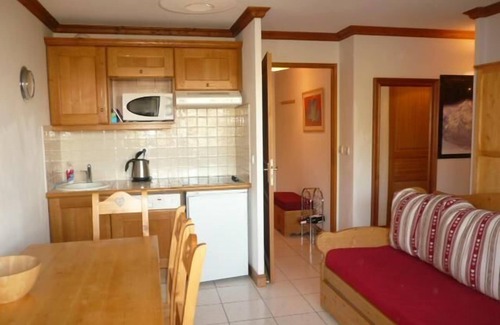 Montalbert Apartment | 200m from resort center, 2nd floor, view mountain, balcony, tv, ski locker, 33m², Montalbert