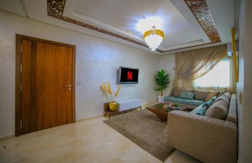 Tangier Apartment | 200m van Strand met Airco voor 6 personen nabij Marina bay