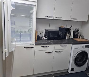 Eschweiler Apartment | 200qm Work and Stay 4 Schlafzimmer jedes Zimmer mit eigenem Badezimmer, Neu Modernisiert