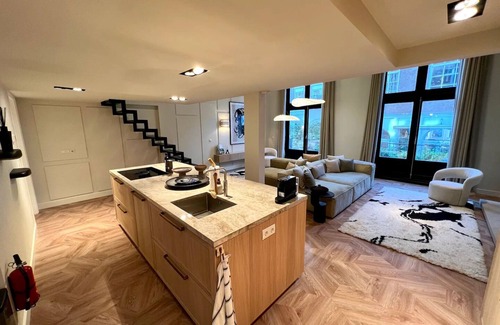 Burgwallen Nieuwe Zijde Apartment | 200SQM Amsterdam center luxury on Singel