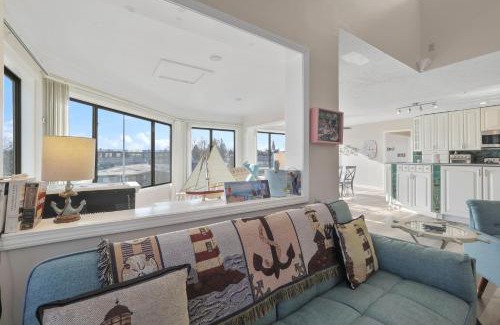 Charlevoix House | 201 Pointes North Inn
