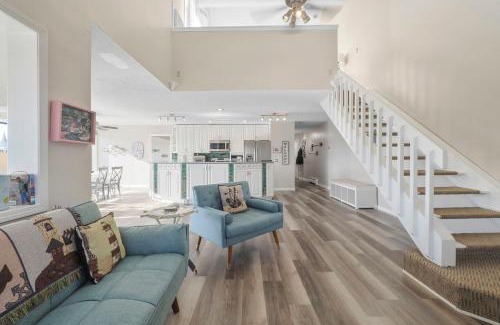 Charlevoix House | 201 Pointes North Inn