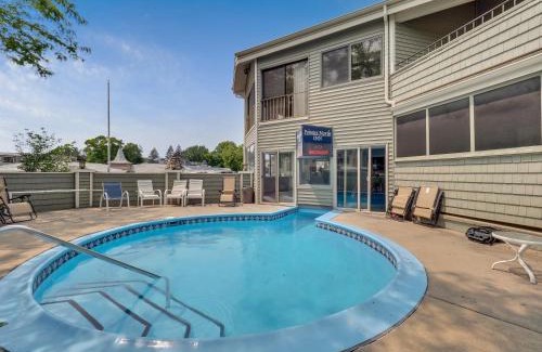 Charlevoix House | 202 Pointes North Inn