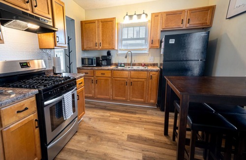 Springfield House | 2041 W College St., Springfield, MO 65806, USA