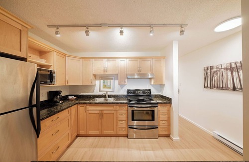Regional District of Nanaimo Condo | #207 Lower Beach View Suite at Shorewater Resort, Qualicum Beach
