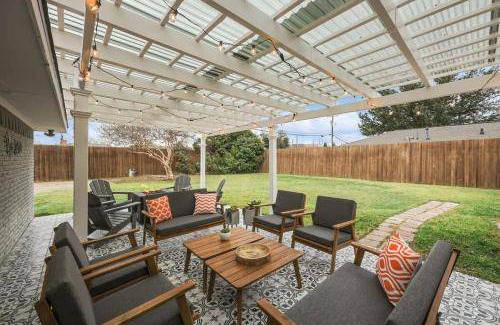 Northwest Dallas House | 208 m² House ∙ 5 bedrooms ∙ 17 guests