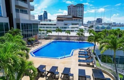 Pattaya Bay Apartment | 20FL Beach Front Huge 1-Bed Condo Next to 5-Star Hotels