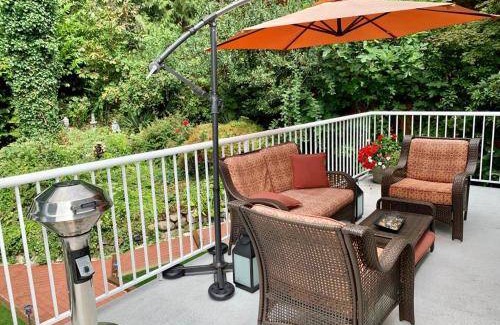 Central Lonsdale Bed & Breakfast | 21 m² Bed and breakfast ∙ 2 bedrooms ∙ 4 guests