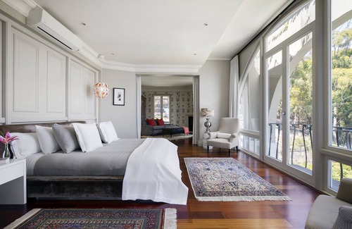 Clifton Hotel | 21 Nettleton