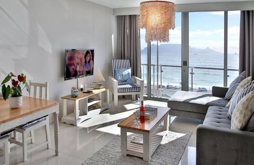 West Beach Apartment | 210 m² Apartment ∙ 2 bedrooms ∙ 10 guests