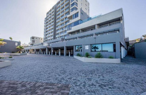 West Beach Apartment | 210 m² Apartment ∙ 2 bedrooms ∙ 10 guests