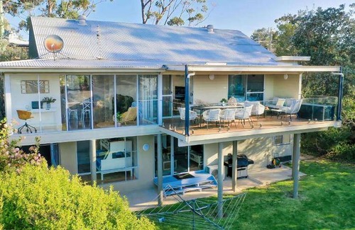 Narrawallee House | 210 m² House ∙ 4 bedrooms ∙ 9 guests