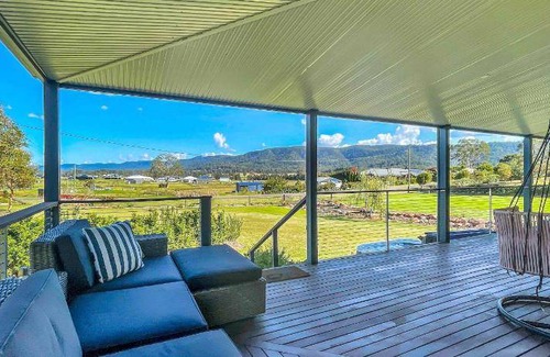 Millfield House | 210 m² House ∙ 4 bedrooms ∙ 8 guests