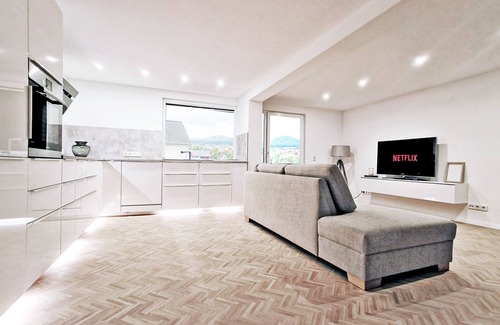 Schauenburg House | 212 m² FeelGood holiday home with 2 apartments, garden, terrace, grill & sauna!