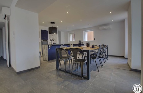 Trevoux House | 215 m² Gîte ∙ 7 bedrooms ∙ 15 guests