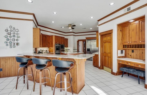 Garland House | 22-Acres Mansion - Backyard Oasis & Entertainment