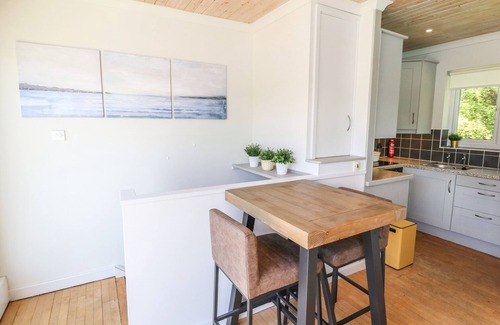 Llanbedrog Cottage | 22 GLYN Y MOR, pet friendly, country holiday cottage in Llanbedrog