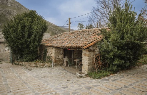 La Pernia House | 220 m² House ∙ 4 bedrooms ∙ 10 guests