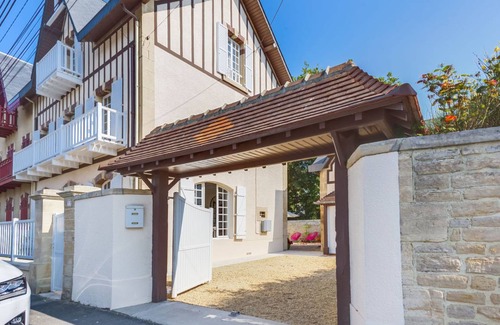 Courseulles-sur-Mer Villa | 220 m² Villa ∙ 1 bedroom ∙ 12 guests
