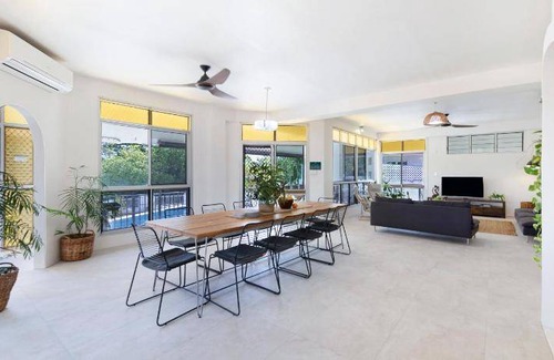 Nightcliff House | 220 m² House ∙ 5 bedrooms ∙ 13 guests