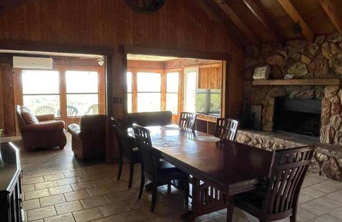 Mineral Wells House | 220 m² House ∙ 4 bedrooms ∙ 8 guests