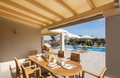 Gouvia Villa | 2200 m² Villa ∙ 5 bedrooms ∙ 10 guests