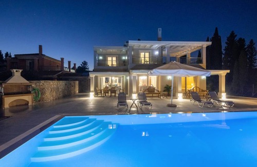 Gouvia Villa | 2200 m² Villa ∙ 5 bedrooms ∙ 10 guests