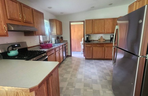 Williamstown House | 2200sf Secluded Family Mountain House 16 Acres- 2 min to Jiminy Peak- near Lenox