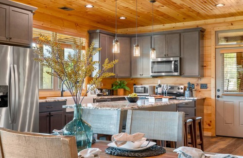Chalet Village North Cabin | 223 m² Cabin ∙ 3 bedrooms ∙ 12 guests