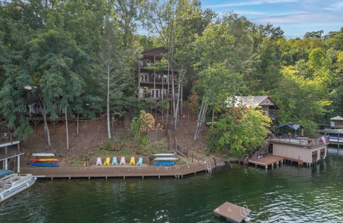 Lake Lure House | 223 m² House ∙ 6 bedrooms ∙ 16 guests