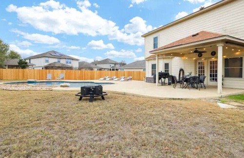 Cibolo House | 225 Cape Neddick · 47) Phenomenal home with Pool!