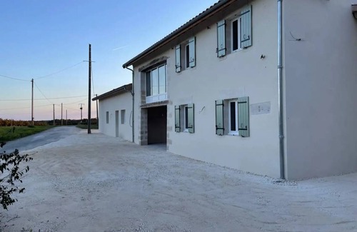 Villefranche-de-Lonchat House | 225 m² House ∙ 5 bedrooms ∙ 10 guests