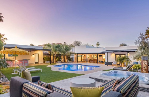 Continental Foothills House | 225 m² House ∙ 4 bedrooms ∙ 8 guests