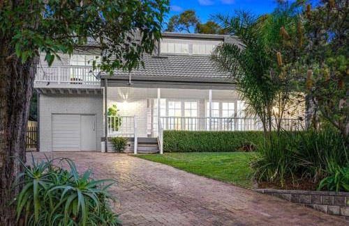 Forresters Beach House | 225 m² House ∙ 5 bedrooms ∙ 10 guests
