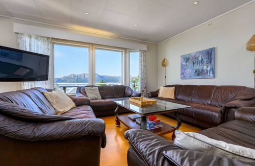 Gulen Municipality House | 226 m² House ∙ 1 bedroom ∙ 12 guests
