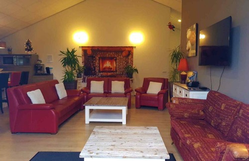 Hengelo House | 227 m² House ∙ 7 bedrooms ∙ 18 guests
