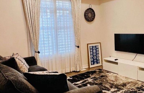 Oakville House | 229 m² House ∙ 4 bedrooms ∙ 10 guests