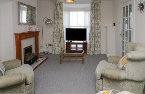 Y Felinheli House | 23 Beach Road