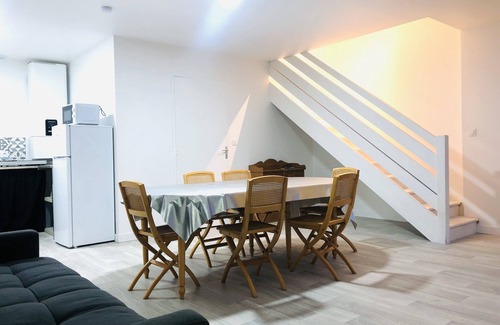 Bouchemaine House | 23-House-Family-Ensuite with Shower-Courtyard view
