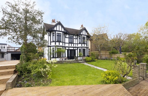 Wraysbury House | 230 m² House ∙ 8 bedrooms ∙ 20 guests