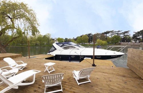 Wraysbury House | 230 m² House ∙ 8 bedrooms ∙ 20 guests
