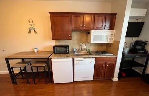 Smith Mountain Lake Apartment | #2300 Pointe - Studio Suite at Mariners SML