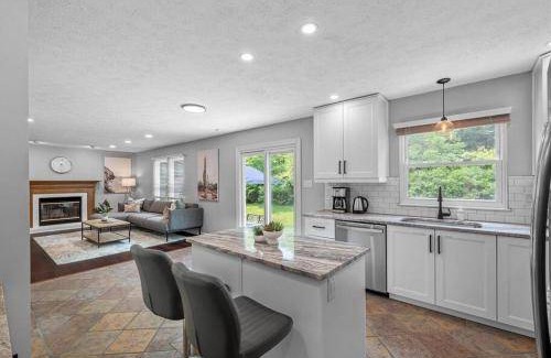 Cranberry Township House | 232 m² House ∙ 5 bedrooms ∙ 11 guests