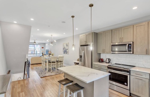 West Philadelphia House | 232 m² House ∙ 6 bedrooms ∙ 10 guests