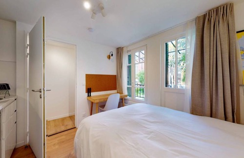 Suresnes Resort | 232 m² Private room ∙ 1 bedroom ∙ 2 guests