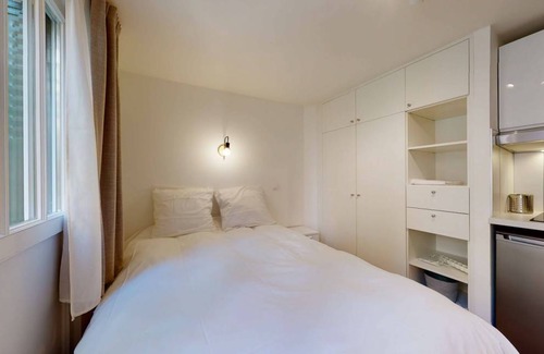 Suresnes Resort | 232 m² Private room ∙ 1 bedroom ∙ 2 guests