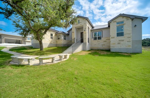 Spring Branch House | 238 m² House ∙ 3 bedrooms ∙ 6 guests