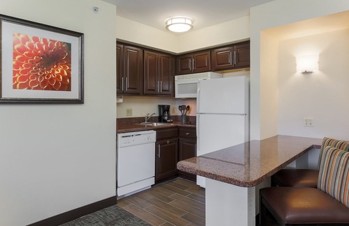 Mount Laurel Condo | 24 Hour Business Center + Fitness Center | Short Drive to City Center Philadelphia
