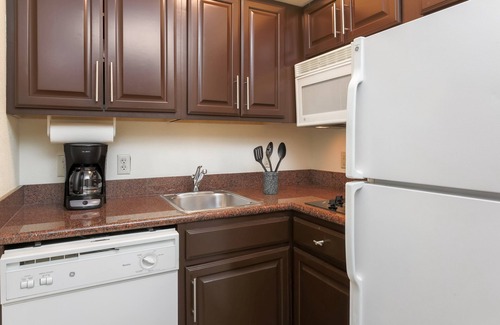 Mount Laurel Condo | 24 Hour Fitness Center + Business Center | Evening Receptions + Convenient Location